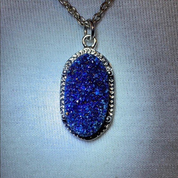 🧚🏻‍♀️ 5/$40! 🧚🏻‍♀️ Blue Oval Jem Necklace - Picture 1 of 4